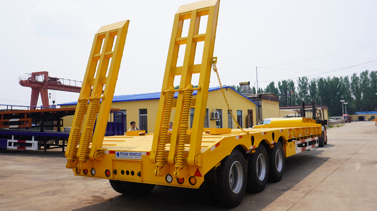 Tri Axle Truck Low Loader Trailer for Sale in Saudi Arabia