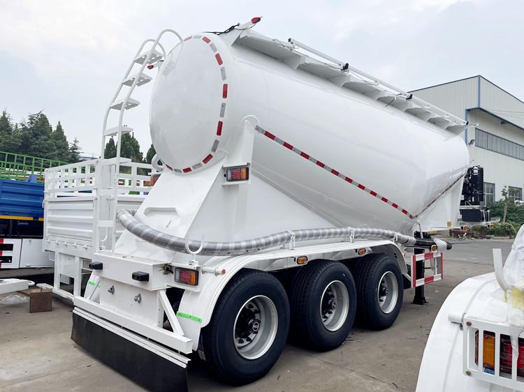 Pneumatic Cement Tanker Silo Semi Trailer in Saudi Arabia